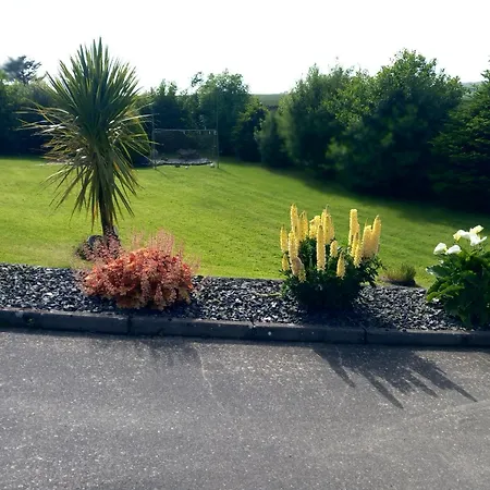 Проживание в семье Roshine Hill *