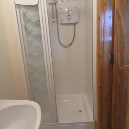 Проживание в семье Roshine Hill *