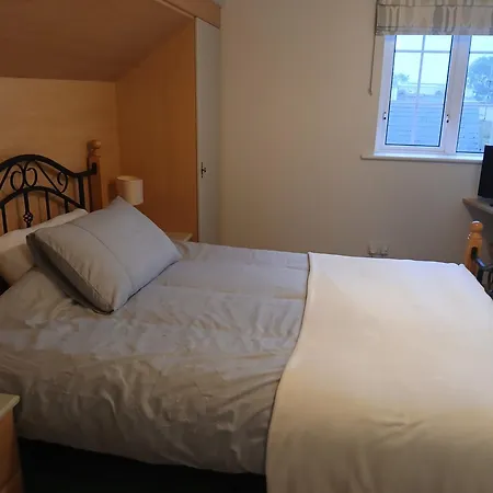 Проживание в семье Roshine Hill *